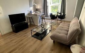 Cosy 3 Bedroom Flat In Chatham